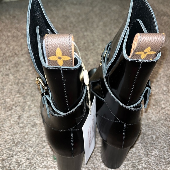 Trendy bootie with a chunky heel - Picture 2 of 3